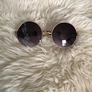•Round Sunglasses